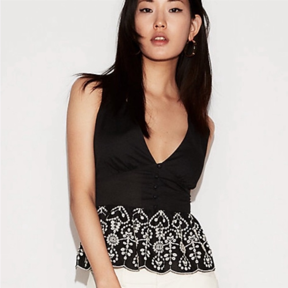 ✨HP✨EXPRESS Black White Floral Embroidered Peplum Tank XS